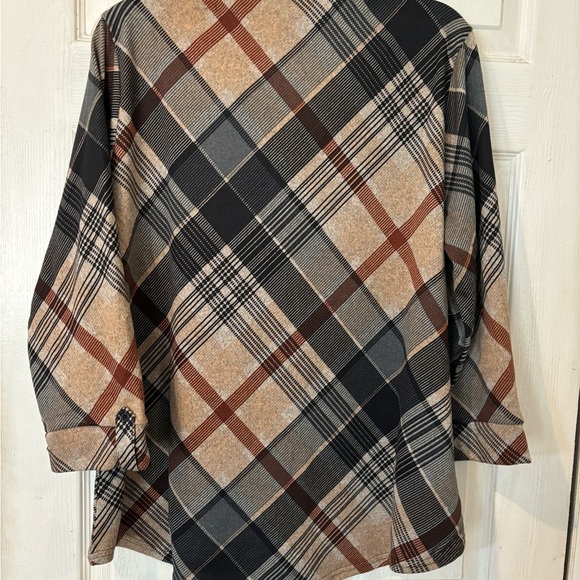 By Design NWT Plaid Soft Knit Blouse With Mid Length Roll Tab Sleeves - Picture 2 of 7